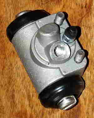 Front Wheel Cylinder RH